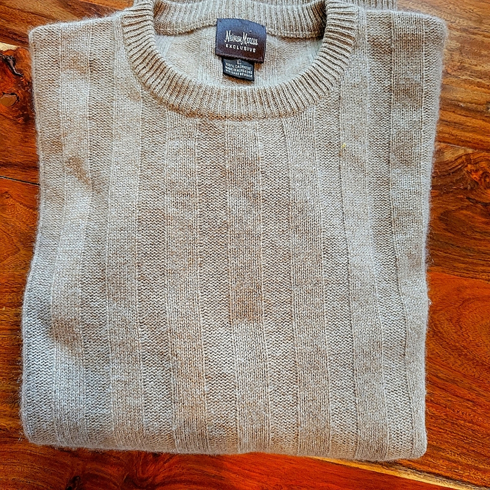 Cashmere crew sweater size L